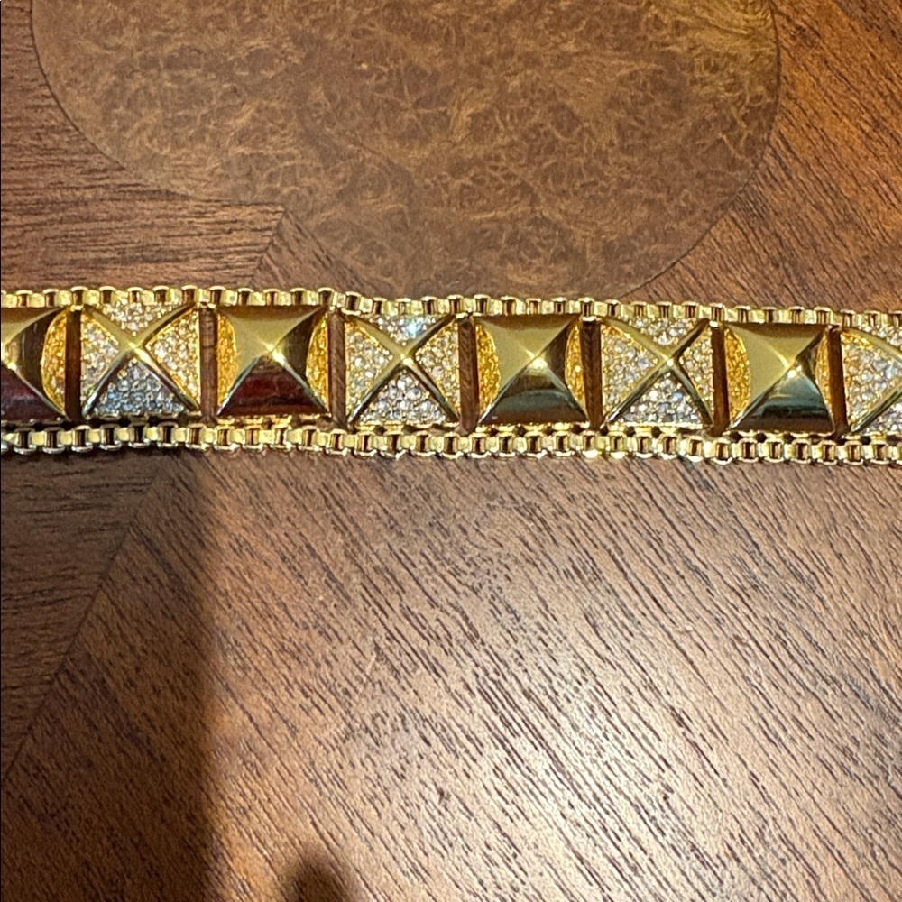 Juicy couture  bracelet  gold tone  & rhinestone  pyramid shapes  excellent Cond